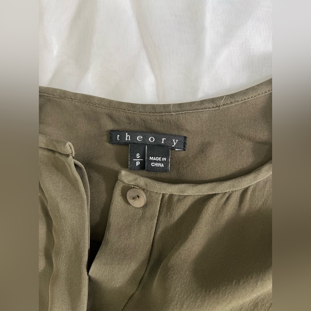 Theory‎ 100% Silk Military Zipper Pocket Olive Green Quiet Luxury Blouse Small - Picture 5 of 10
